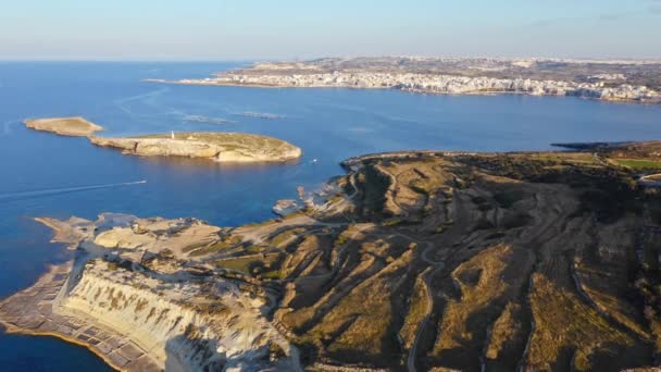 Luchtfoto Van Pauls Eiland Standbeeld Camera Beweegt Vooruit Malta Land — Stockvideo