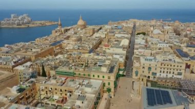 Valletta şehrinin havadan görüntüsü. Sokaklar bomboş çünkü pandemik koronavirüs sırasında karantina zamanı. Malta