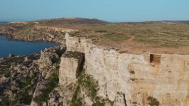 Malta uçurumlarının havadan görünüşü