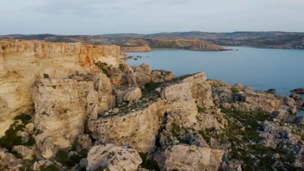 Falésias Maltesas Mar Vista Aérea — Vídeo de Stock