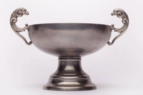 Старая чаша олова, чашка на белом фоне Стоковое Изображение