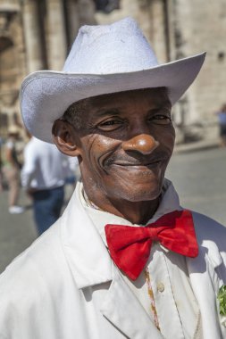Havana, Küba - 24 Ocak 2013: Geleneksel elbiseli Kübalıların portreleri.