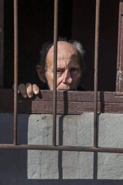  Havana, Küba - 21 Ocak 2013: Kübalı insanlarla şehrin sokaklarını görmek.