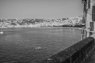 Napoli, İtalya - 09 Ağustos 2015: Napoli 'de deniz kıyısında.