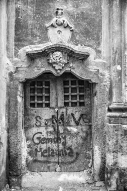 Napoli, İtalya - 16 Ağustos 2015: Napoli 'nin dar sokakları.