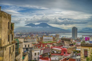 Napoli, İtalya - 16 Ağustos 2015: Napoli 'nin çatılarının manzarası.