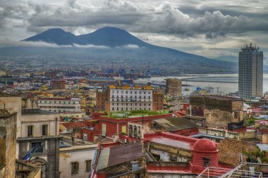 Napoli, İtalya - 16 Ağustos 2015: Napoli 'nin çatılarının manzarası.