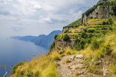 Napoli, Positano İtalya - 12 Ağustos 2015: Amalfi Sahili üzerinde yürüyüş yolu: 