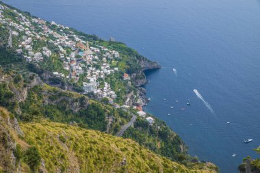 Napoli, Positano İtalya - 12 Ağustos 2015: Amalfi Sahili üzerinde yürüyüş yolu: 
