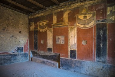 Pompeii, İtalya - 8 Ağustos 2015: Pompeii 'deki antik Roma tapınağının kalıntıları Vezüv, Napoli, İtalya