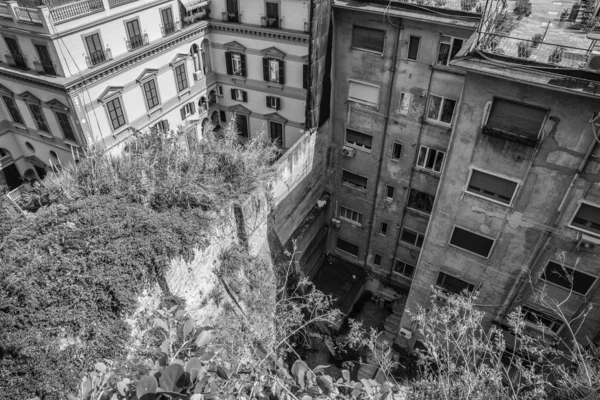 Nápoles, Itália - 14 de agosto de 2015: Vista sobre a cidade de Nápoles de cima . — Fotografia de Stock