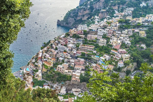Neapol, Positano Włochy - 12 sierpnia 2015: Szlak turystyczny na wybrzeżu Amalfi: "Sentiero degli dei" (Boża droga) — Zdjęcie stockowe