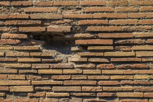 Pompeii, İtalya - 8 Ağustos 2015: Pompeii 'deki antik Roma tapınağının kalıntıları Vezüv, Napoli, İtalya