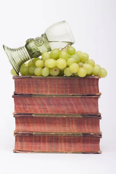 Renaissance, rummer wine glass, old books and grapes — Stock Photo, Image