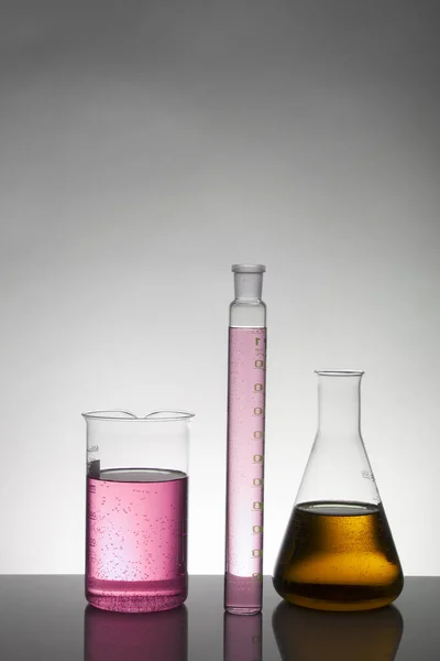 Liquid in laboratory bottles. Scientific biochemical laboratory. Colorful liquid. — Stock Photo, Image