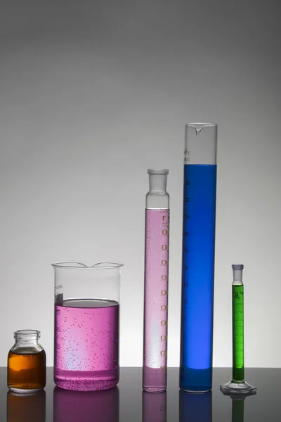 Liquid in laboratory bottles. Scientific biochemical laboratory. Colorful liquid. — Stock Photo, Image