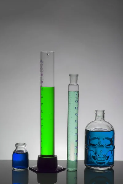 Liquid in laboratory bottles. Scientific biochemical laboratory. Colorful liquid. — Stock Photo, Image