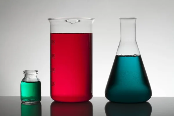 Liquid in laboratory bottles. Scientific biochemical laboratory. Colorful liquid. — Stock Photo, Image