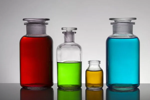 Liquid in laboratory bottles. Scientific biochemical laboratory. Colorful liquid. — Stock Photo, Image