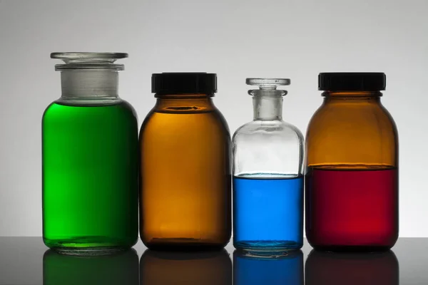 Liquid in laboratory bottles. Scientific biochemical laboratory. Colorful liquid. — Stock Photo, Image