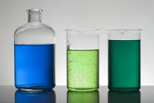 Liquid in laboratory bottles. Scientific biochemical laboratory. Colorful liquid. — Stock Photo, Image