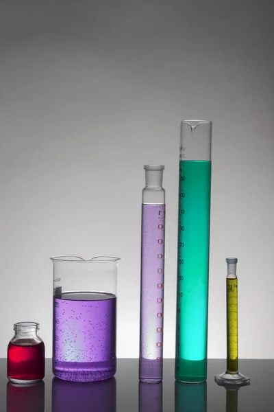 Liquid in laboratory bottles. Scientific biochemical laboratory. Colorful liquid. — Stock Photo, Image