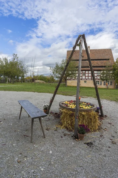 Bad Windsheim, Німеччина - 16 жовтня 2019: Вигляд з напівдерев'яного будинку в німецькому селі. — стокове фото