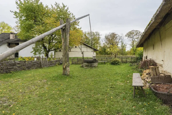 Bad Windsheim, Almanya - 16 Ekim 2019: Bir Alman köyünde yarım keresteli bir evden görüntü. — Stok fotoğraf