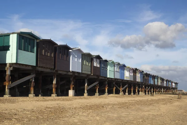 Plážové chatky, Frinton-on-Sea, Essex, Anglie — Stock fotografie