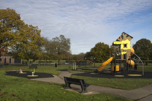 Parque infantil em Wickford Memorial Park, Essex, Inglaterra — Fotografia de Stock