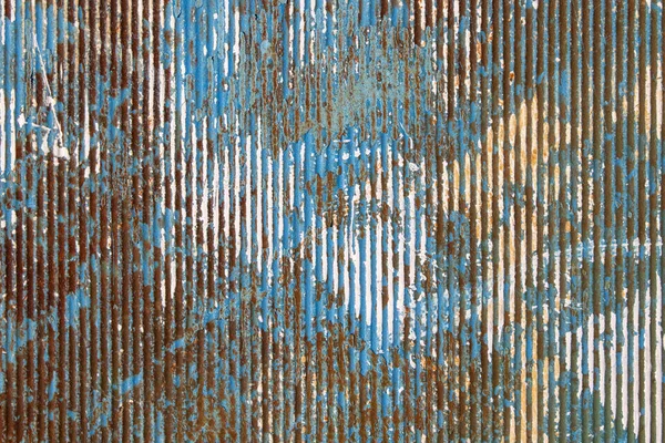 錆びた段ボール金属の皮むき塗料 — ストック写真
