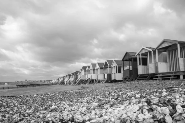 Imagem Preto Branco Das Cabanas Praia Thorpe Bay Essex Inglaterra — Fotografia de Stock