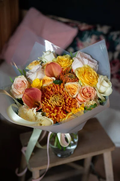 Bukiet Naturalny Wie Kwiat Jaskier Różany Anemon Matthiola Tulipan Eukaliptus — Zdjęcie stockowe
