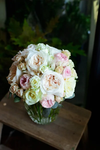 Букет Натуральный Свежий Цветок Роза Анемон Лютик Маттиола Тюльпан Эвкалипт — стоковое фото
