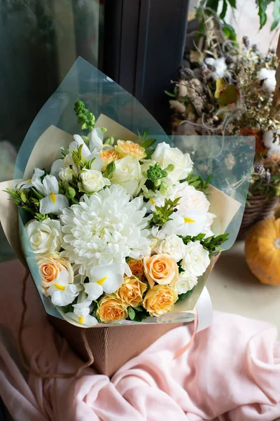 Bouquet Natürliche Frische Blume Rose Anemone Butterblume Matthiola Tulpe Eukalyptus — Stockfoto