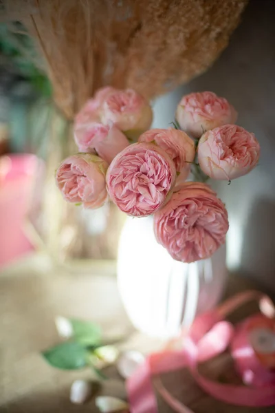 Csokor Természetes Friss Virág Rózsa Anemon Boglárka Matthiola Tulipán Eukaliptusz — Stock Fotó