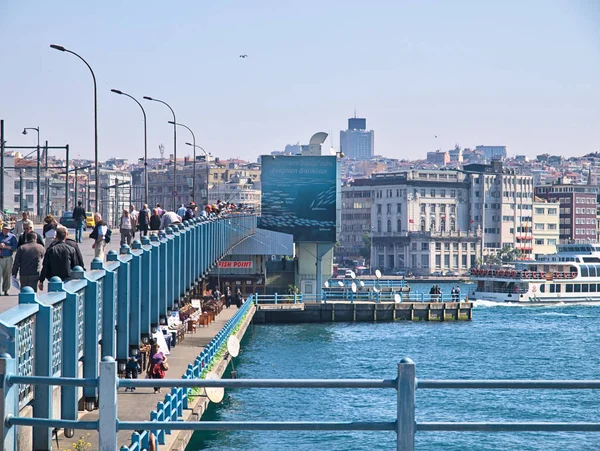 Puente de Galata y Bósforo en Estambul, Turquía . —  Fotos de Stock