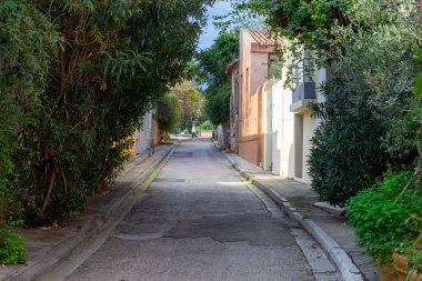 Atina / Yunanistan Plaka Atina 'nın eski ilçesinde dar bir sokak.