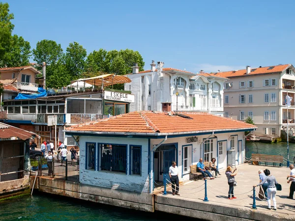 Istanbul, Sariyer / Turkiet, Yeniky ("Ny by" på turkiska) — Stockfoto