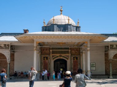 İstanbul / Türkiye turistleri fotoğraf çekiyor, Topkapı pa 'da ziyaretçiler