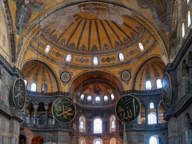 İstanbul, Türkiye, Agia Sofya (Türk Ayasofya) iç kesimi. Önceki