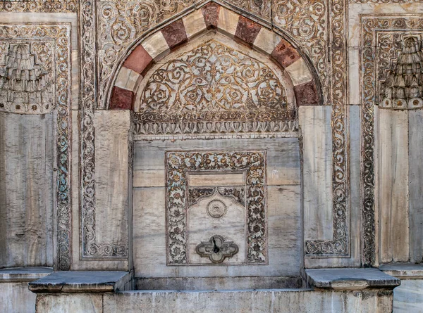 Istanbul, Turkey, fountain of Sultan Ahmed III detail  in front — Stock Photo, Image