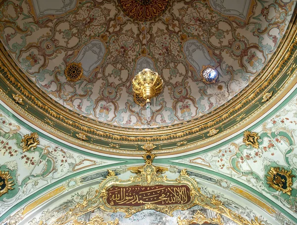 Istanbul / Turkey - May 27 2010:  Topkapi palace interior dome c — Stock Photo, Image