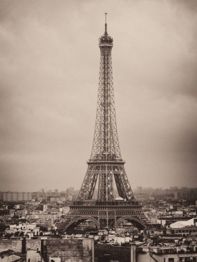 Eyfel Kulesi ve çatıları, Paris, Fransa, klasik fotoğraf effesi