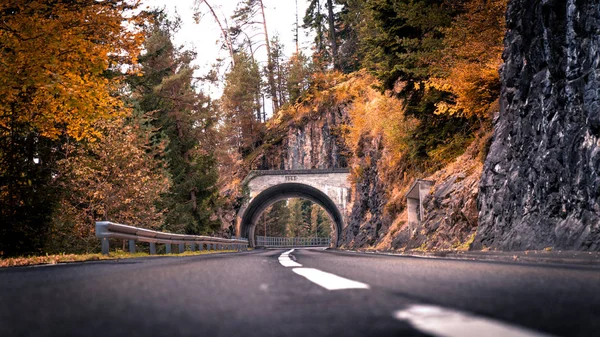 Herfst Road siwss — Stockfoto