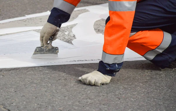 Road Worker Marking White Paint — Stock Photo, Image