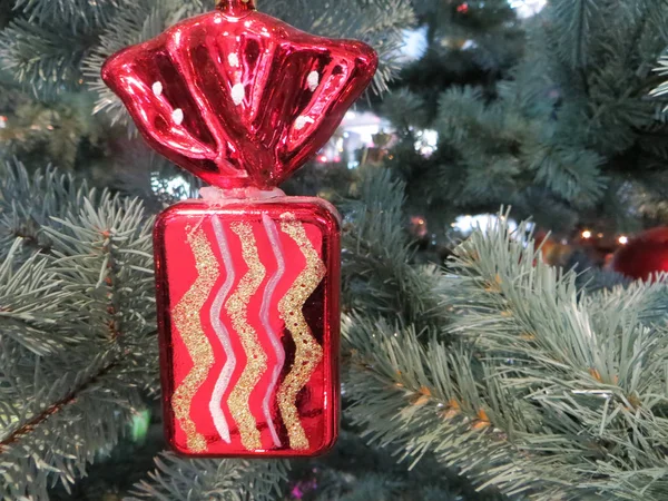 Doce Brinquedo Natal Pendurado Uma Árvore Natal — Fotografia de Stock