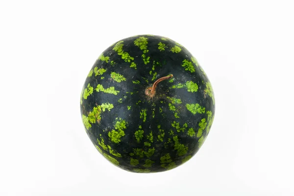 Wassermelone auf weißem Hintergrund. Verschiedene Blickwinkel. Blick von oben. isoliert auf weiß. Platz zum Schreiben. insgesamt — Stockfoto