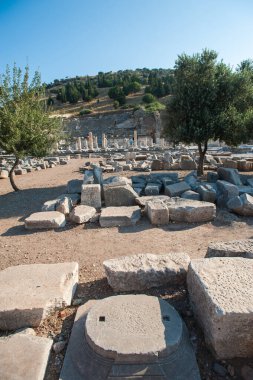 Antik kentin Efes, bir güzel yaz günü Türkiye'de antik Yunan şehir kalıntıları