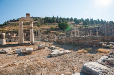 Antik kentin Efes, bir güzel yaz günü Türkiye'de antik Yunan şehir kalıntıları